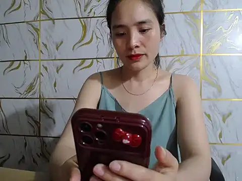Snapshot of Lyzizi_lovely09 chatting on 04/22/26, 12:18 Lyzizi lovely09 online show from 04/22/26, 12:18