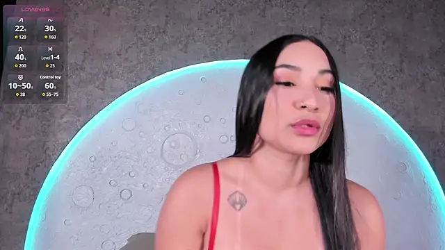 ReinaChloe online show from 10/11/25, 05:11