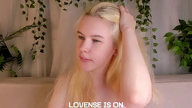 ElizSpieth online show from 11/11/25, 01:38