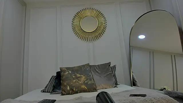 CharlotteBrownn  online show from 09/19/25, 01:07