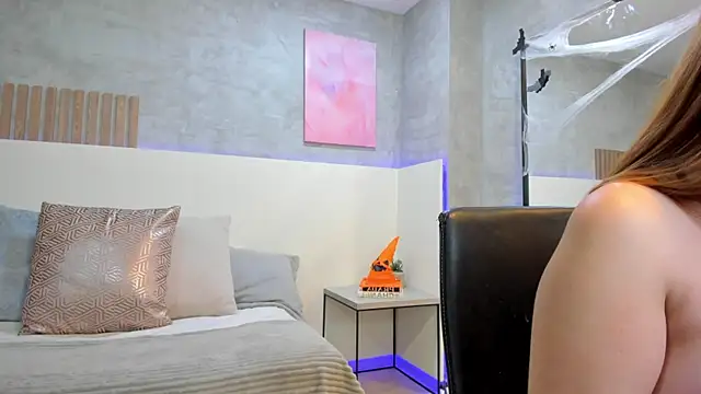 CharlotteBrownn  online show from 10/16/25, 02:45