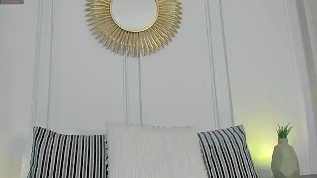 CharlotteBrownn  online show from 04/18/26, 12:36