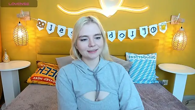 RuthBryant online show from 09/28/25, 01:05