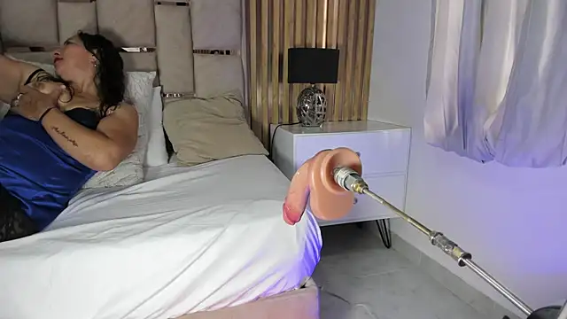 Luna Naughty1 online show from 10/04/25, 07:23