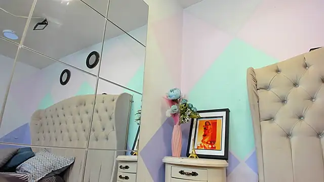 ZaharaSkylar online show from 12/01/25, 11:48