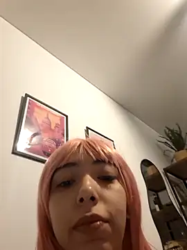 Snapshot of missapril0101 chatting on 12/17/25, 02:06 missapril0101 online show from 12/17/25, 02:06