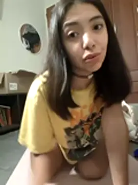 Snapshot of missapril0101 chatting on 04/06/26, 04:57 missapril0101 online show from 04/06/26, 04:57