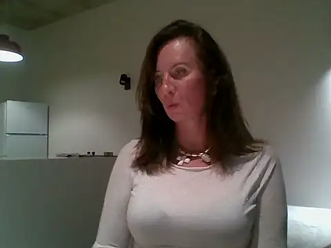 Snapshot of ALICAINWONDERLAND chatting on 10/05/25, 04:05 ALICAINWONDERLAND online show from 10/05/25, 04:05