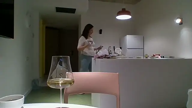 Snapshot of ALICAINWONDERLAND chatting on 10/17/25, 05:59 ALICAINWONDERLAND online show from 10/17/25, 05:59