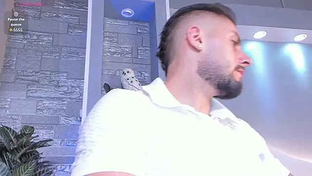 Snapshot of dominic_de_luca chatting on 05/18/26, 04:29 dominic de luca online show from 05/18/26, 04:29