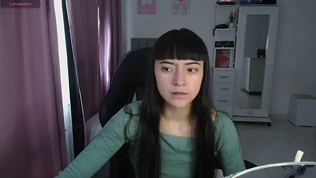 Snapshot of violetta_blackk chatting on 05/21/26, 04:47 violetta blackk online show from 05/21/26, 04:47