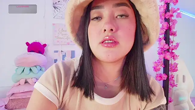 Snapshot of justonecute chatting on 09/15/25, 11:49 justonecute online show from 09/15/25, 11:49