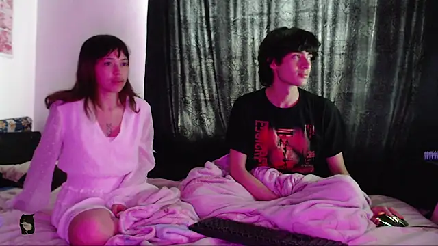 Snapshot of MixiPeach chatting on 01/14/26, 12:33 MixiPeach online show from 01/14/26, 12:33