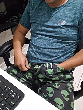 Carloskasado online show from 10/28/25, 12:03