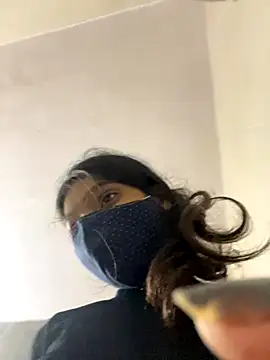 Snapshot of tanisha-2005 chatting on 09/10/25, 04:40 tanisha-2005 online show from 09/10/25, 04:40