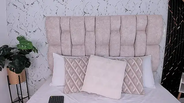 Laura Ivy online show from 11/10/25, 12:37