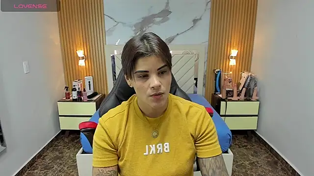 KAROLLJONES1 online show from 11/04/25, 07:13