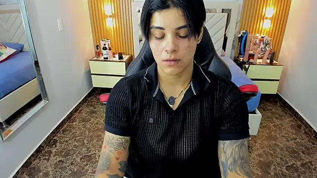 KAROLLJONES1 online show from 12/15/25, 07:40