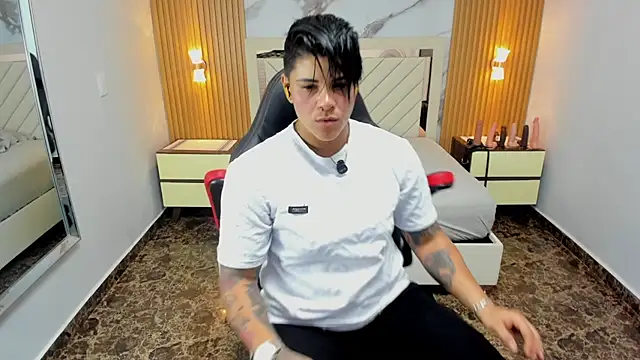 KAROLLJONES1 online show from 04/16/26, 07:36