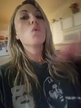 Snapshot of Barbie2359 chatting on 10/06/25, 03:20 Barbie2359 online show from 10/06/25, 03:20