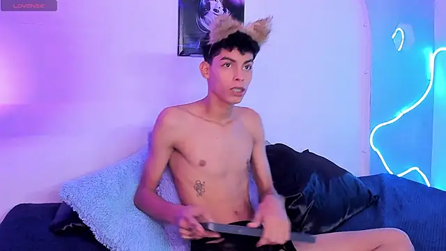 Room 69x online show from 09/18/25, 12:18