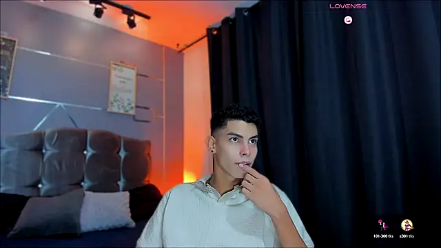 Room 69x online show from 10/27/25, 03:43