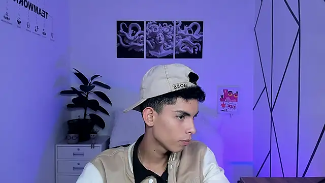 Room 69x online show from 11/28/25, 09:06