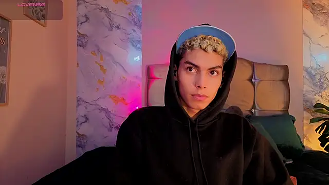 Room 69x online show from 03/25/26, 12:00