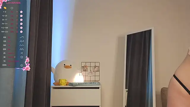 roxydolll online show from 04/17/26, 02:03