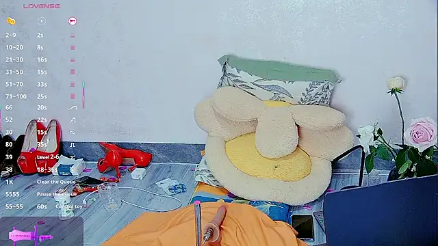 Snapshot of Solsken_ chatting on 09/27/25, 02:00 Solsken online show from 09/27/25, 02:00