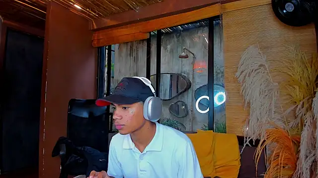 AlanCutee online show from 12/20/25, 01:51