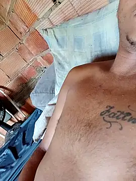 Snapshot of Rafael-01 chatting on 10/31/25, 12:39 Rafael-01 online show from 10/31/25, 12:39