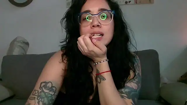 Snapshot of GypsyMamacita chatting on 07/31/26, 02:11 GypsyMamacita online show from 07/31/26, 02:11