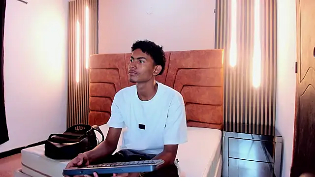 FYKMOR 1 online show from 10/08/25, 03:48