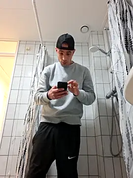 kompiee online show from 11/23/25, 12:10