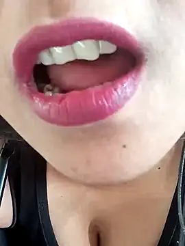 Snapshot of Queen_Kushi4 chatting on 03/01/26, 10:39 Queen Kushi4 online show from 03/01/26, 10:39