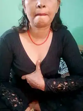 Snapshot of Chandrakanta-Devi chatting on 10/30/25, 05:09 Chandrakanta-Devi online show from 10/30/25, 05:09