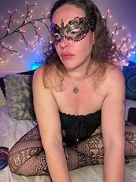 Snapshot of Nadja_Noir chatting on 05/17/26, 11:12 Nadja Noir online show from 05/17/26, 11:12