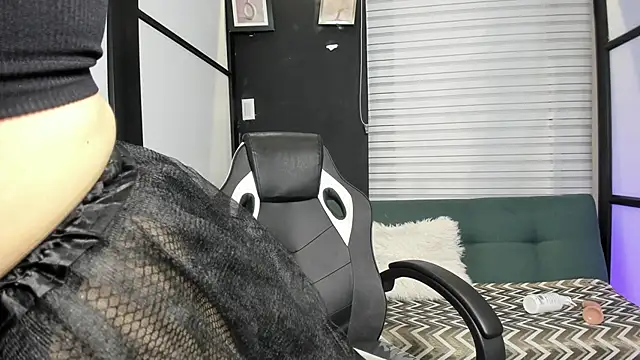 SamaraAnders  online show from 11/01/25, 05:09