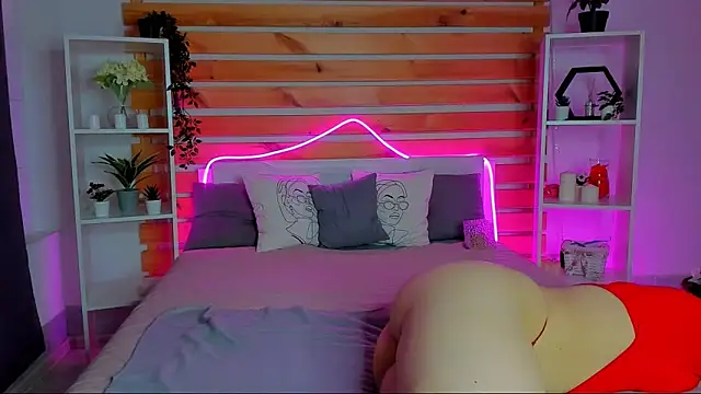 Laura Ellinss online show from 10/16/25, 08:59