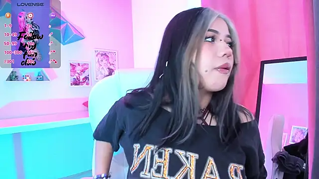 Snapshot of pinkk_deemon chatting on 10/06/25, 02:14 pinkk deemon online show from 10/06/25, 02:14