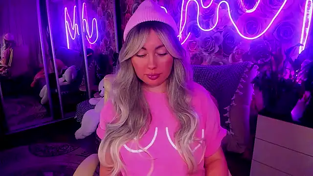 Ninaabyanka online show from 10/17/25, 08:22