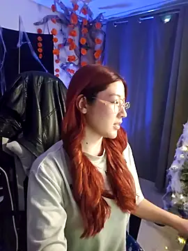 lunnaa  online show from 11/05/25, 02:33