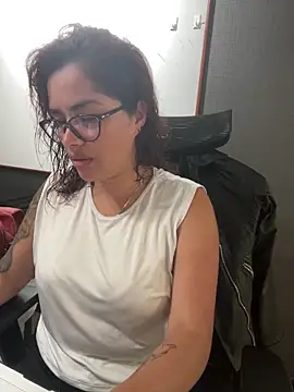 Camila Garcia  online show from 09/27/25, 02:00