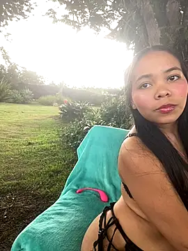 SophiaGuzman online show from 11/18/25, 06:56