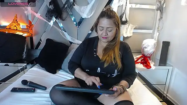 MonzerratBoyer online show from 10/26/25, 06:25