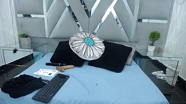 MonzerratBoyer online show from 01/11/26, 07:19