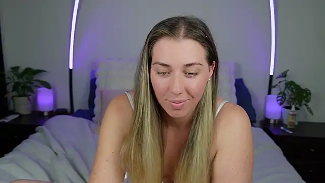 Snapshot of louiseberkeley chatting on 10/07/25, 12:46 louiseberkeley online show from 10/07/25, 12:46