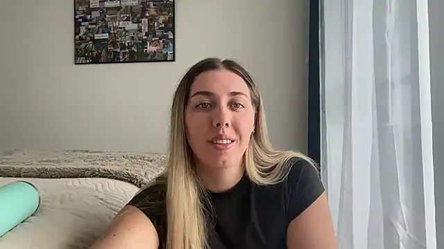 Snapshot of louiseberkeley chatting on 02/19/26, 06:09 louiseberkeley online show from 02/19/26, 06:09