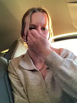 Snapshot of myasecrets chatting on 09/24/25, 01:47 myasecrets online show from 09/24/25, 01:47